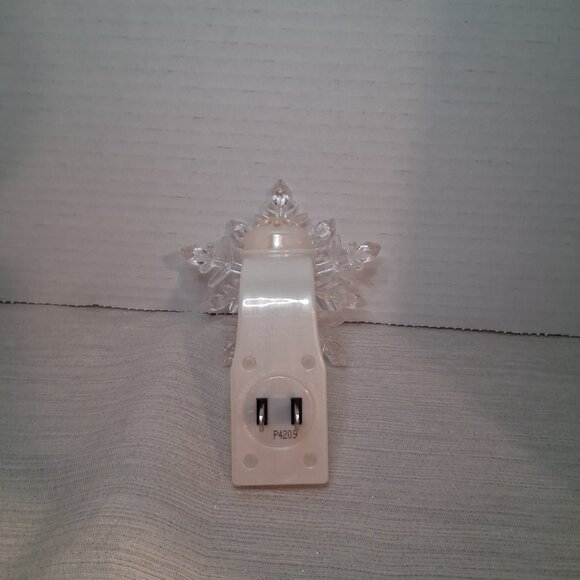 Bath & Body Works Christmas Clear Snowflake Wallflowers Plug In Diffuser Only - Picture 2 of 5